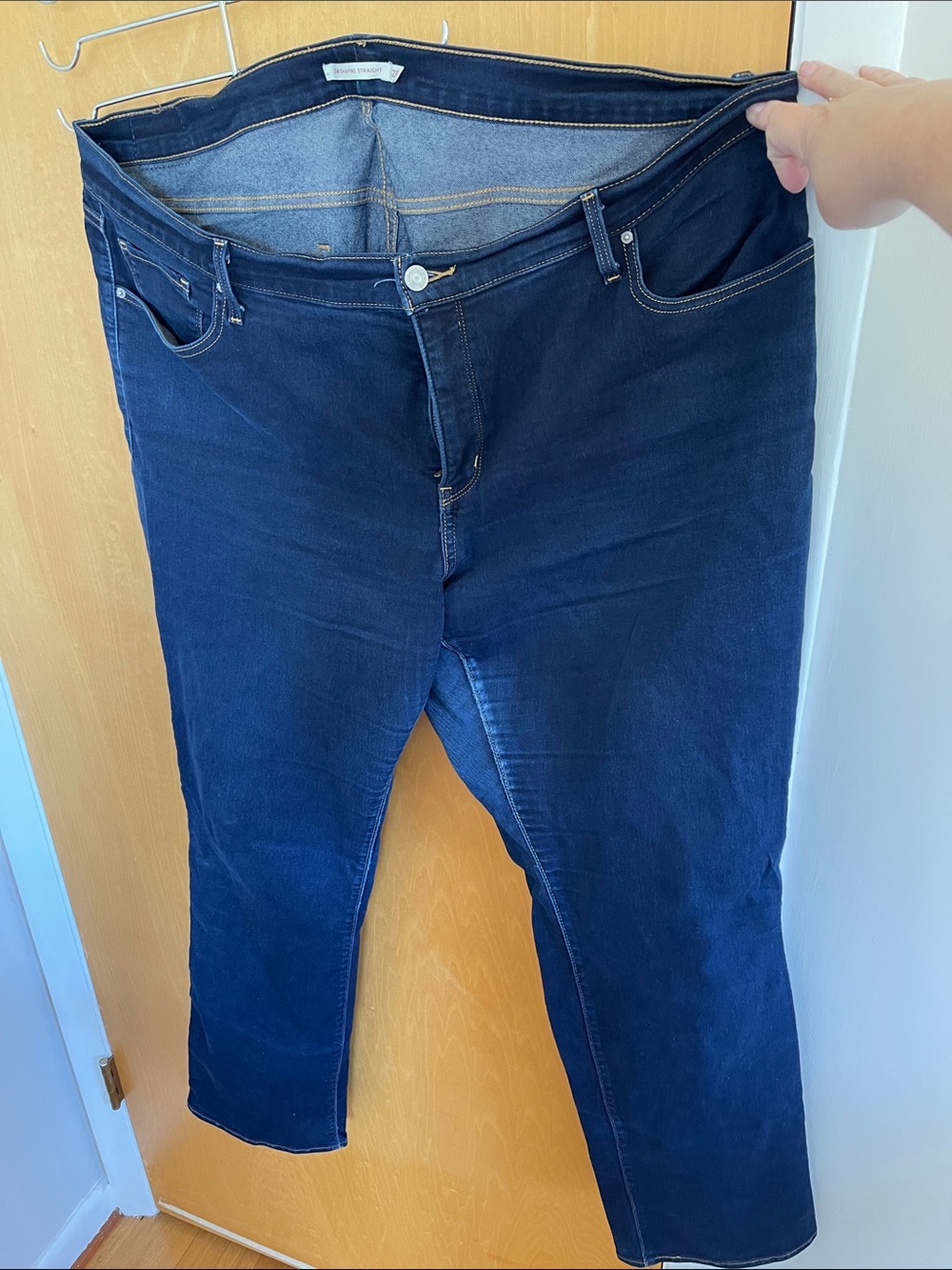 Levi’s 314 Shaping Straight Leg Pants 
Mid rise tummy slimming 22W M